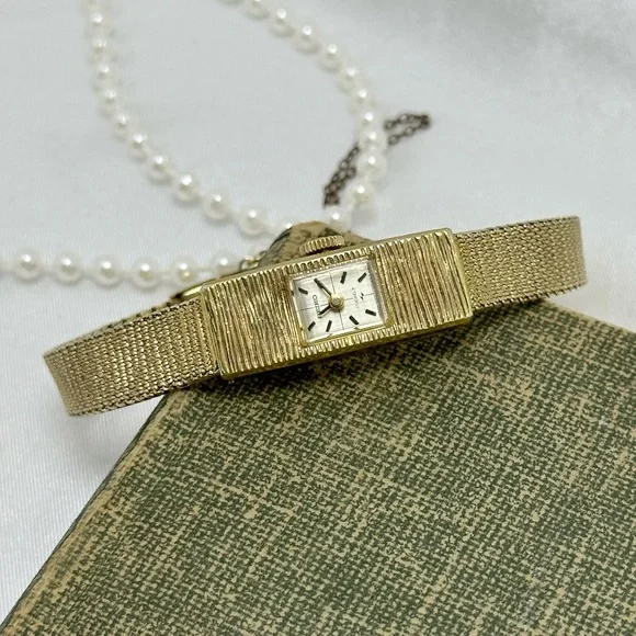 Slender Gold Vintage Seiko Wind-Up Watch - Picture 3 of 8